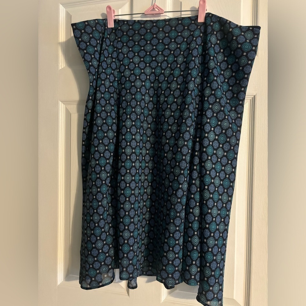 George Women’s Plus Pattern Skirt. Navy Background w Blue and Teal Sz 22-24